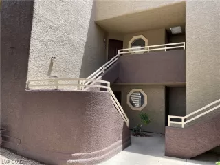 Photo #3: 2399479 Listing