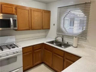 Photo #5: 2399479 Listing