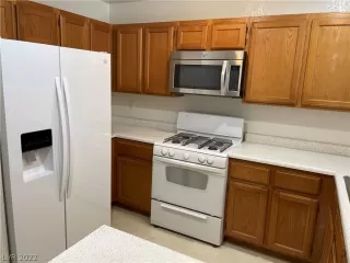 Photo #6: 2399479 Listing