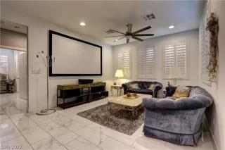 Photo #2: 2399571 Listing