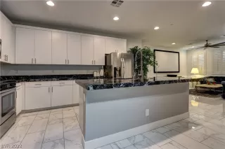 Photo #6: 2399571 Listing