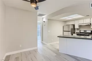 Photo #5: 2399576 Listing