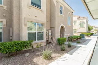 Photo #3: 2399577 Listing