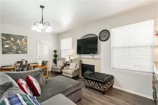 Photo #5: 2399577 Listing