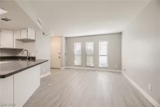 Photo #3: 2399578 Listing