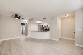 Photo #4: 2399578 Listing