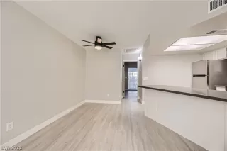 Photo #5: 2399578 Listing