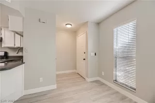 Photo #6: 2399578 Listing