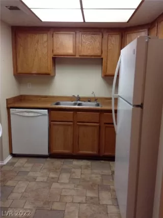 Photo #4: 2399579 Listing 