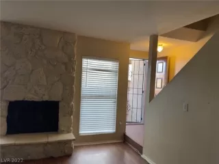 Photo #5: 2399579 Listing 