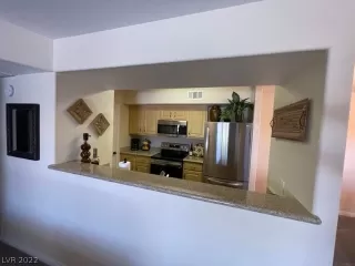 Photo #5: 2399588 Listing