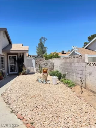 Photo #4: 2399646 Listing