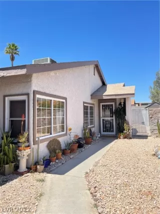 Photo #5: 2399646 Listing