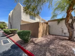 Photo #4: 2399656 Listing