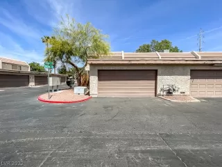 Photo #6: 2399656 Listing