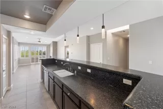 Photo #5: 2399666 Listing 