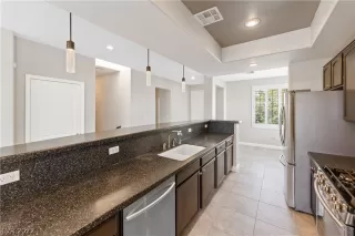 Photo #6: 2399666 Listing 