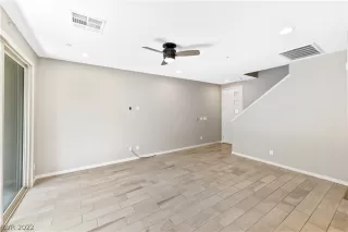 Photo #4: 2399667 Listing 