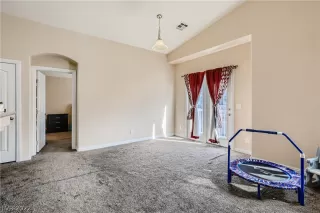 Photo #2: 2399671 Listing