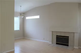 Photo #3: 2399672 Listing 