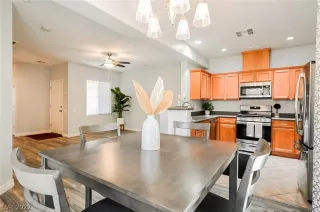 Photo #1: 2399698 Listing 