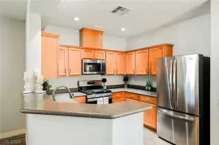 Photo #3: 2399698 Listing 