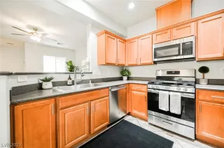 Photo #5: 2399698 Listing 