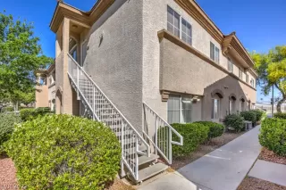 Photo #4: 2399705 Listing