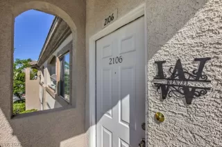 Photo #5: 2399705 Listing