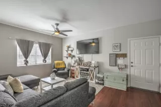 Photo #6: 2399705 Listing