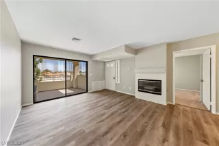 Photo #2: 2399741 Listing 