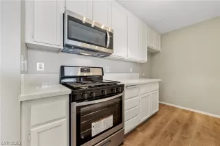 Photo #5: 2399741 Listing 