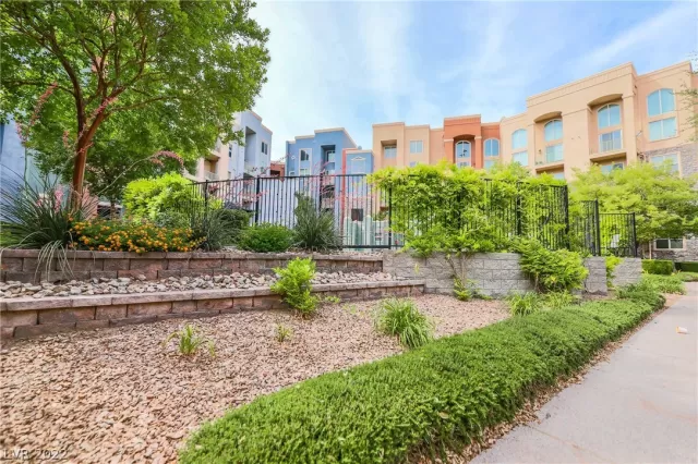 MLS: 2399790 Condo For Sale