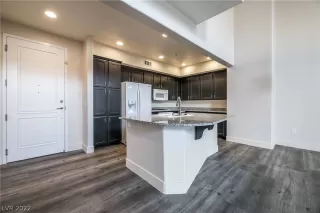 Photo #4: 2399790 Listing