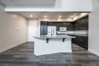 Photo #5: 2399790 Listing