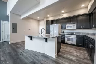 Photo #6: 2399790 Listing