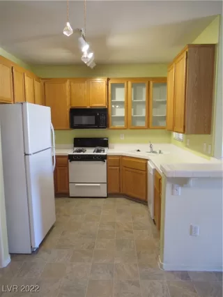 Photo #4: 2399797 Listing 