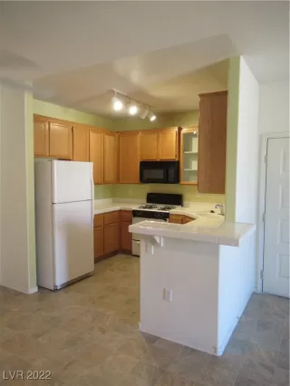 Photo #5: 2399797 Listing 