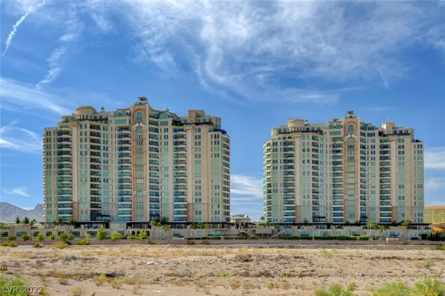 MLS: 2399829 Condo For Sale