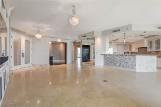 Photo #5: 2399829 Listing