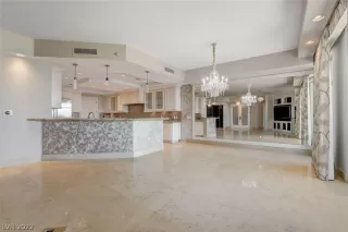 Photo #6: 2399829 Listing