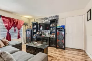 Photo #5: 2399845 Listing