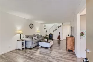 Photo #4: 2399849 Listing