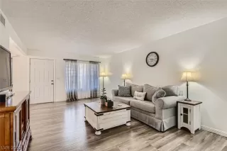 Photo #5: 2399849 Listing