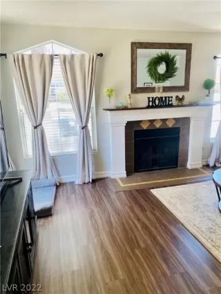 Photo #5: 2399871 Listing