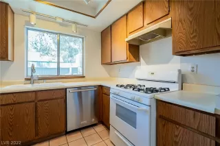 Photo #3: 2399956 Listing 