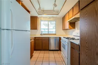 Photo #4: 2399956 Listing 