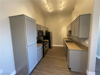 Photo #5: 2399961 Listing