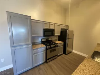 Photo #6: 2399961 Listing