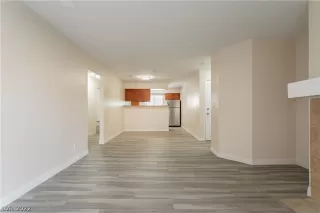 Photo #5: 2399976 Listing 